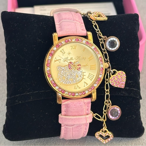 Sanrio Hello Kitty Watch with removable bracelet - Picture 3 of 9